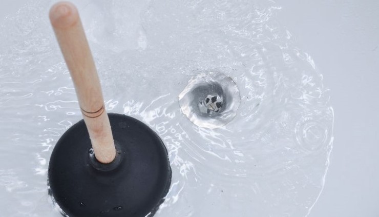 Как прочистить засорившуюся канализацию – 4 простых способа